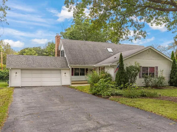 5N104 Meadow Dr, Saint Charles, IL 60175