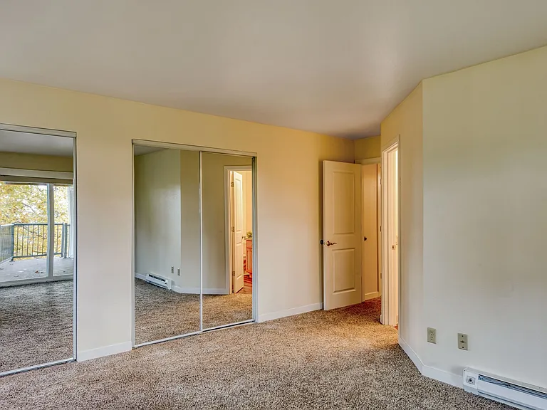 Sunset Summit Apartments — Photo 47
