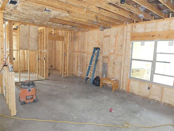 5th image of 124 E Keanahalululu Ln