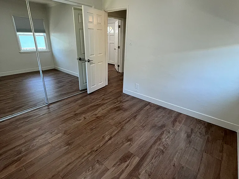 800 N Griffith Park Dr — Photo 16
