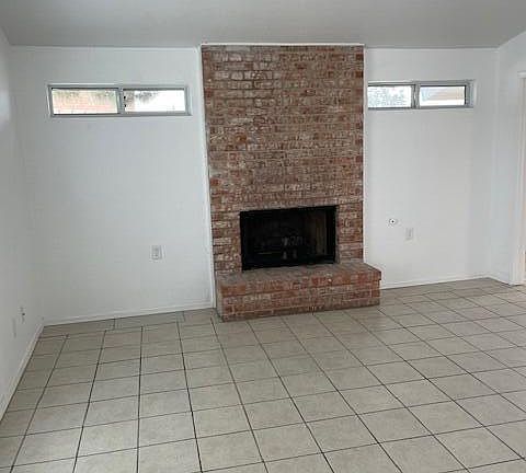 4th image of 2801 Beachcomber Dr