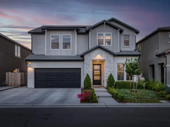 11425 N Via Campagna Dr, Fresno, CA 93730