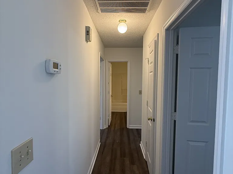 104 Shaverlee Ct — Photo 16