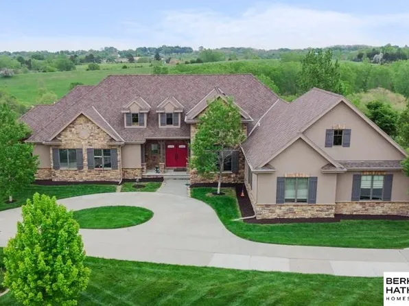 5767 Clearwater Dr, Fort Calhoun, NE 68023