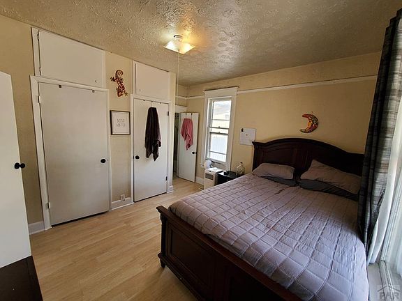 5th image of 1414 E 9th St