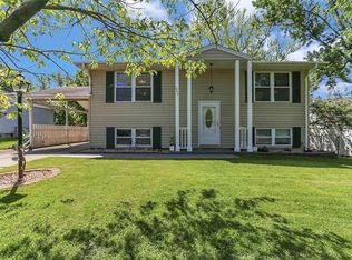 1735 Hawkins Rd, Fenton, MO 63026