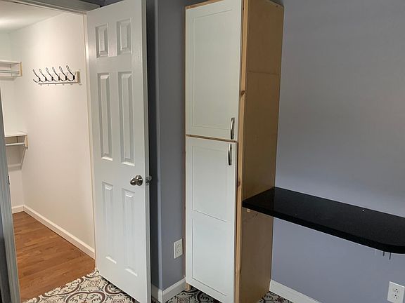 3rd image of 951 Thierry Ave