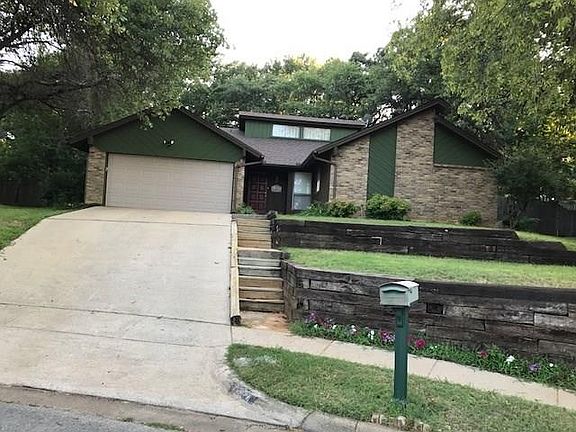 2nd image of 1704 Bedford Oaks Ct
