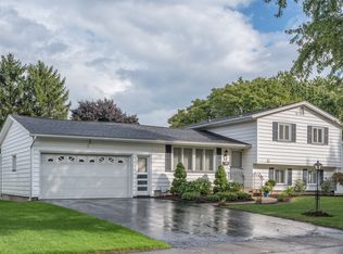 60 Debby Ln, Rochester, NY 14606