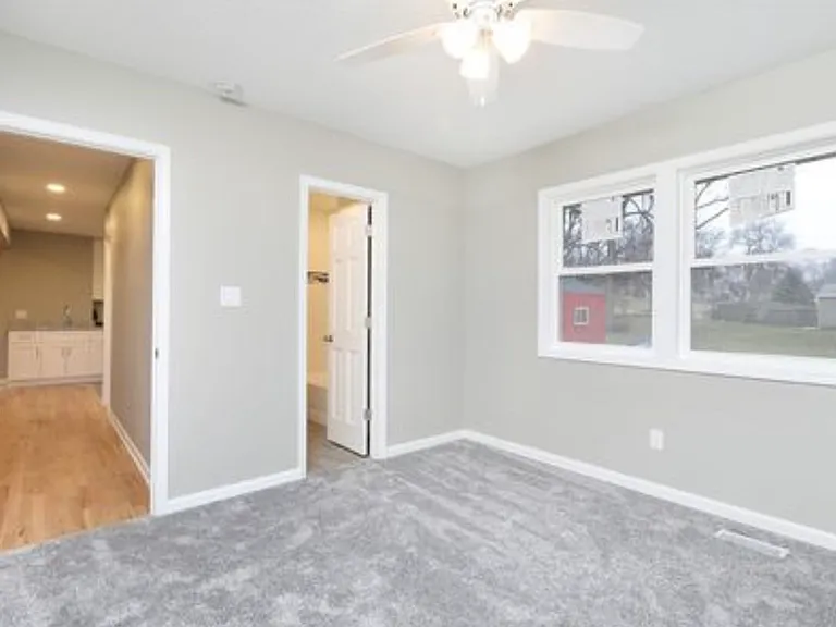 212 Thornton Ave — Photo 9