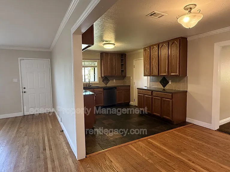 309 Plum St — Photo 3