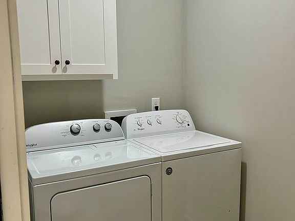 4th image of 220 N Wood Ave