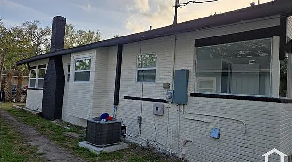 3 bed, 1200 sqft, $2,600 — Photo 3