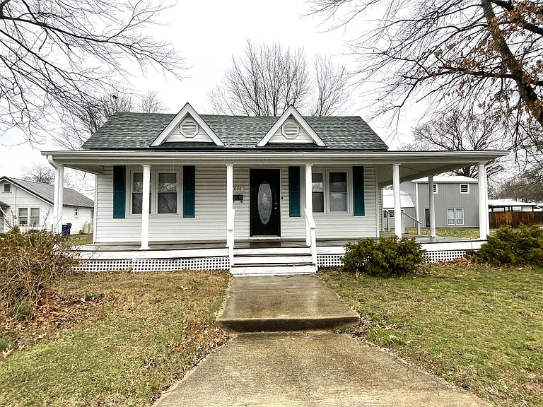 806 E Center St — Photo 1