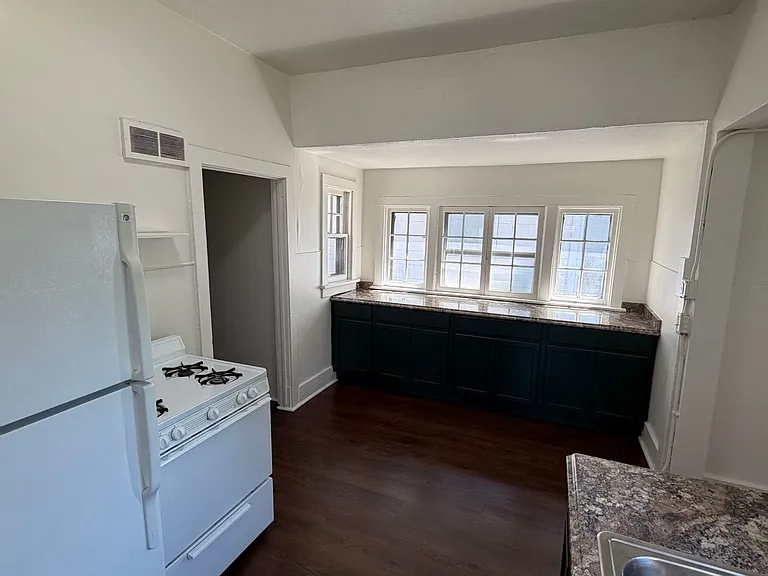 2523 Jones St — Photo 12