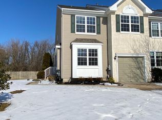 105 Hearthstone Ln, Marlton, NJ 08053