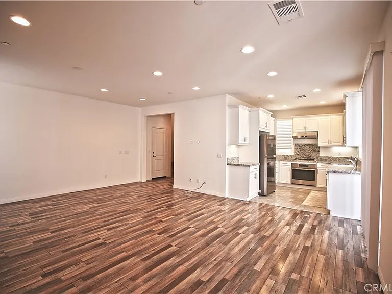 683 Huron Pl — Photo 2