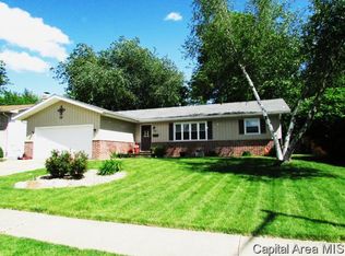 828 N Oxford Rd, Springfield, IL 62702