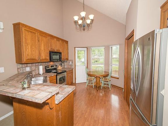 4th image of 601 Silver Hill Dr