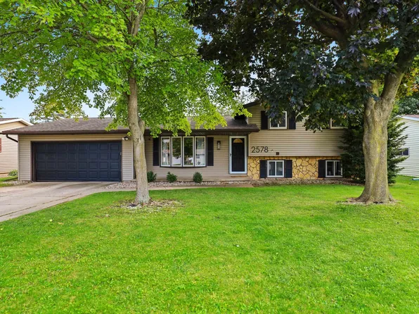 2578 Vicki Ln, Green Bay, WI 54311