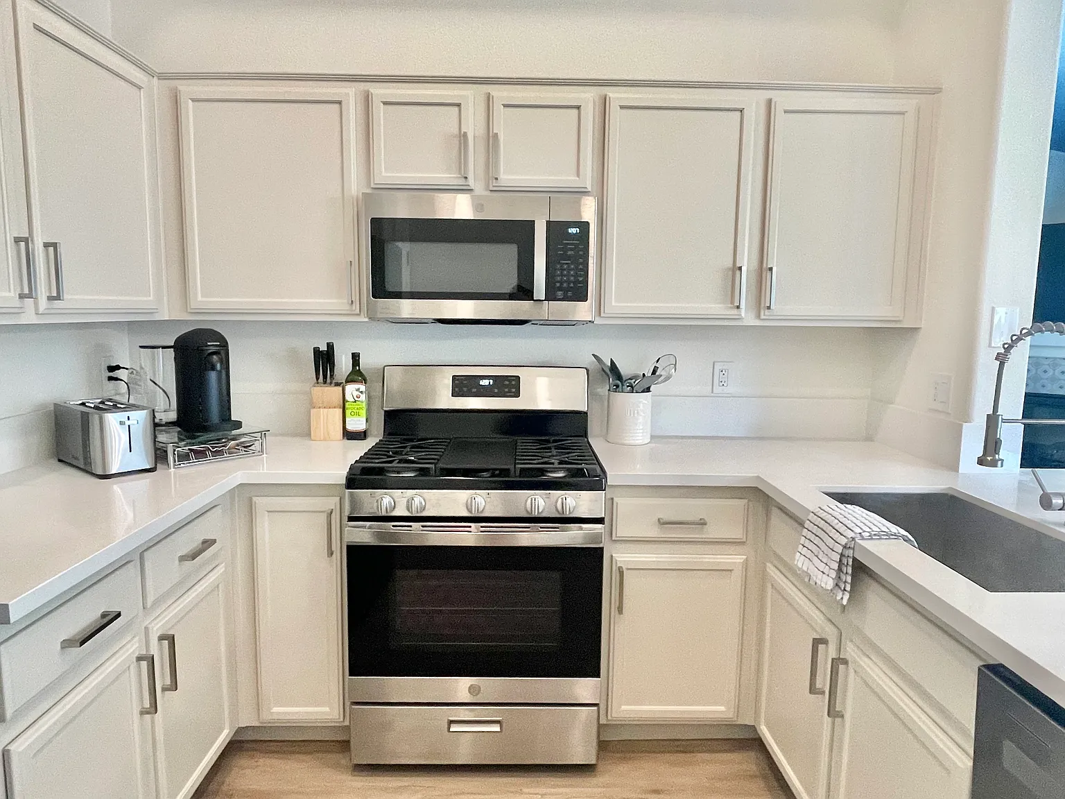 3451 Desert Cliff St — Photo 3