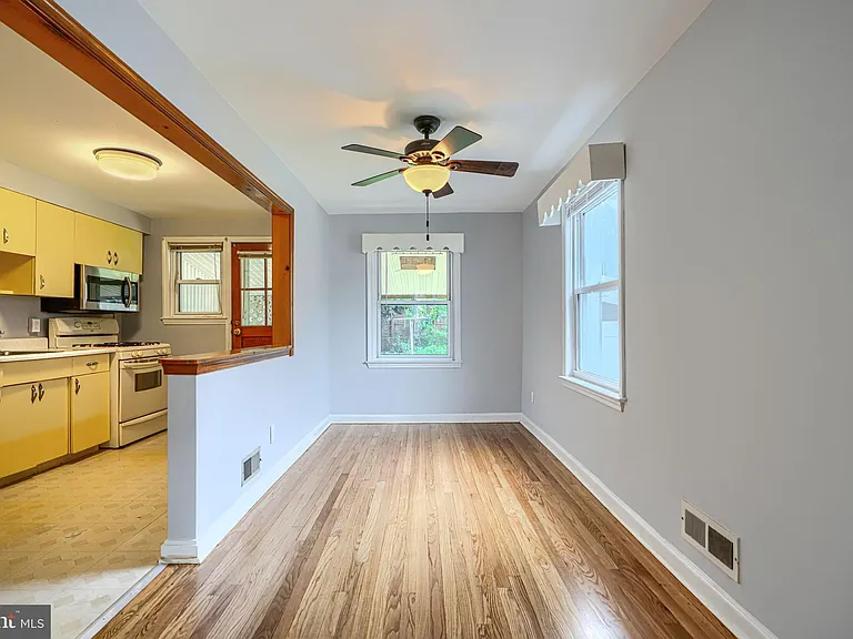 7114 Greenwood Ave — Photo 6