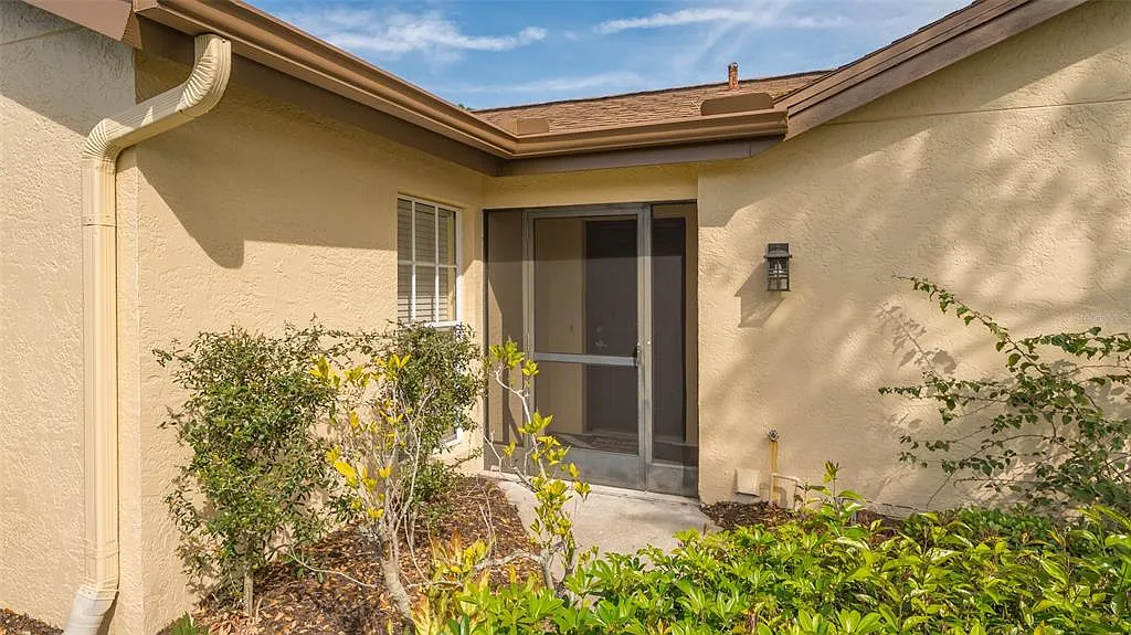 2 bed, 2.0 bath, 1298 sqft, $2,400 — Photo 4