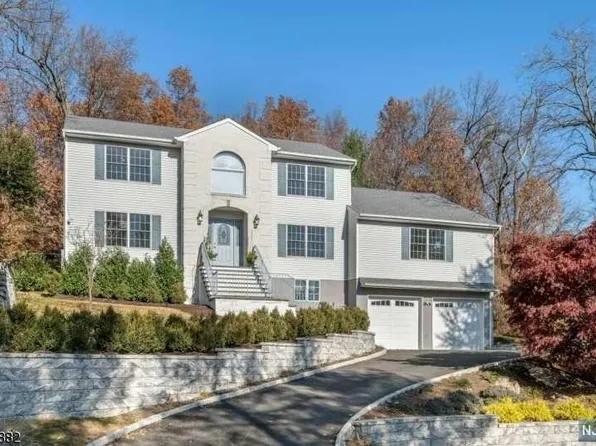 17 Skyline Dr, West Orange, NJ 07052