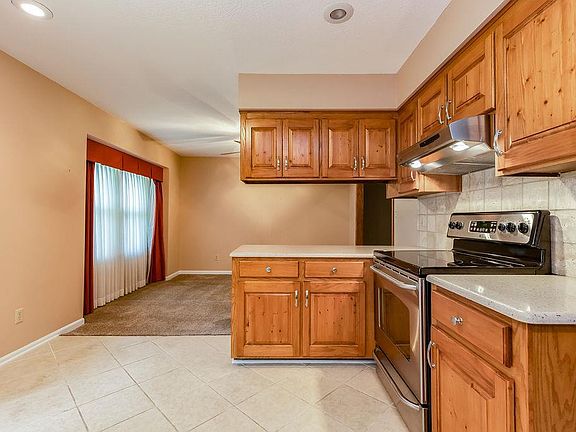4th image of 2724 S Trenchard Dr