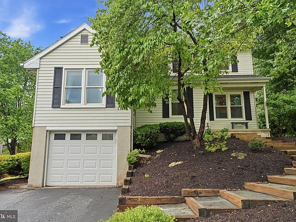 3rd image of 996 Rill Rd