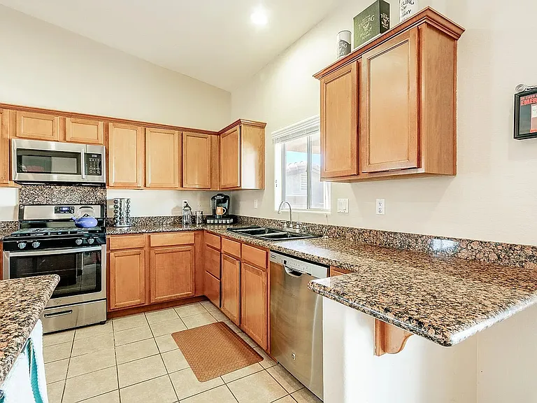 12557 Maui Way — Photo 30