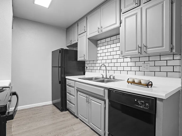 Paso Oeste Apartments — Photo 9