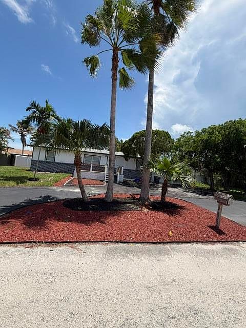 1st image of 3040 TROPICAL Trail
