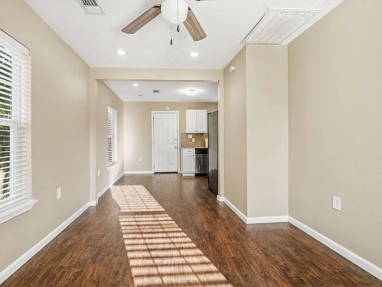 2102 N Galveston Ave — Photo 6