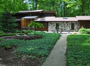 1911 N Miller Rd, Saginaw, MI 48609