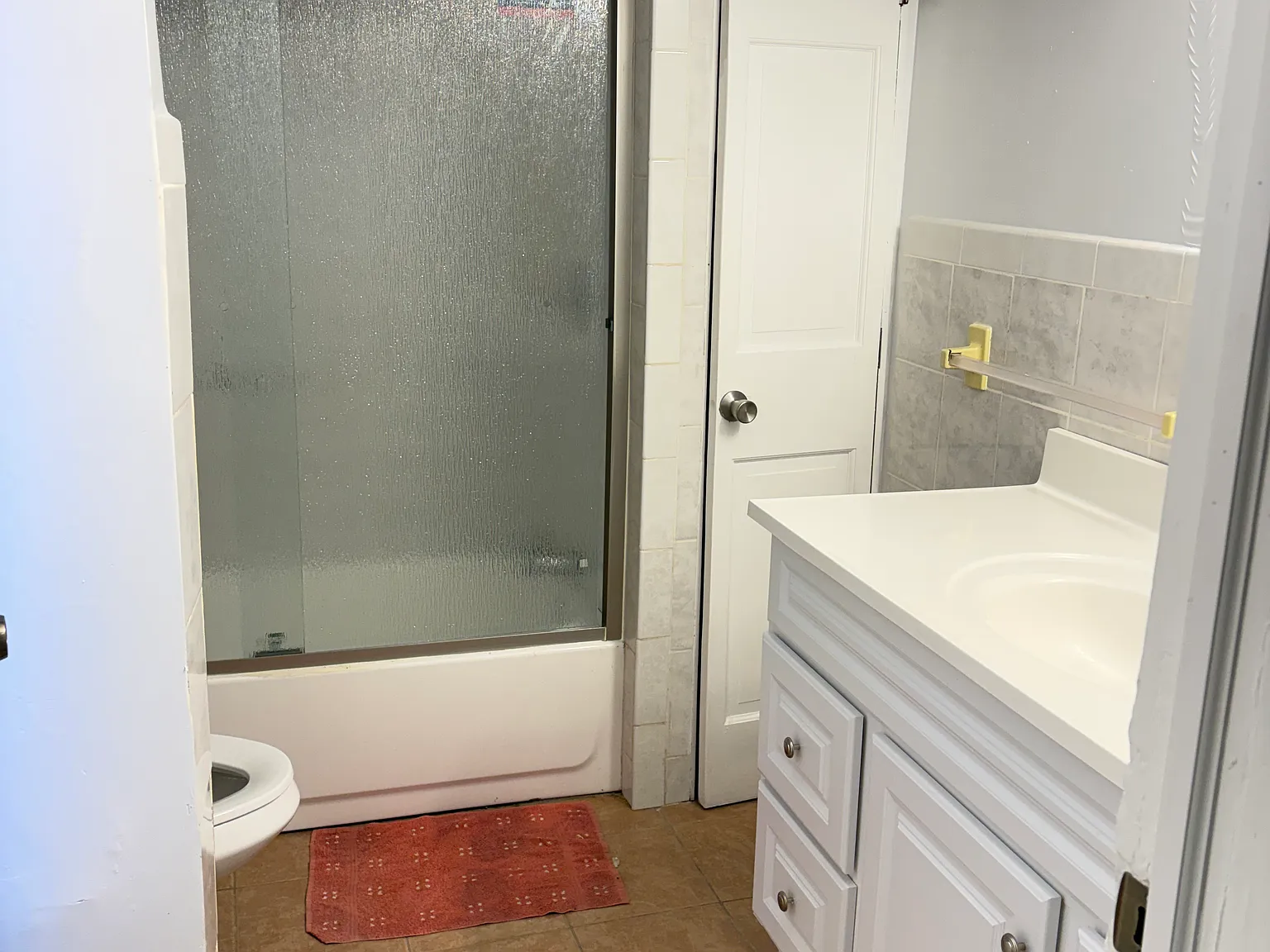 3 bed, 1000 sqft, $3,000 — Photo 2
