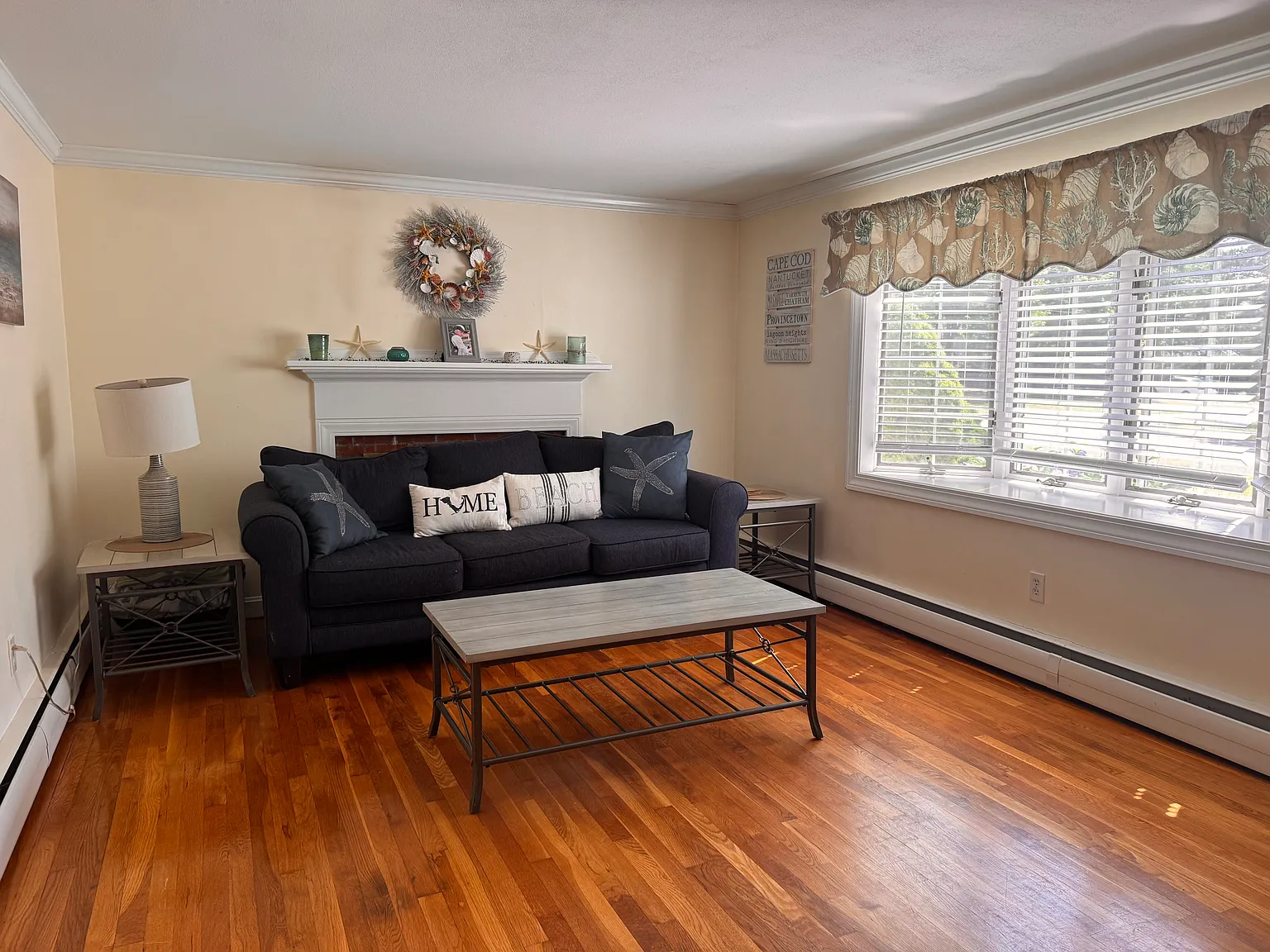 3 bed, 1.5 bath, 960 sqft, $2,400 — Photo 2
