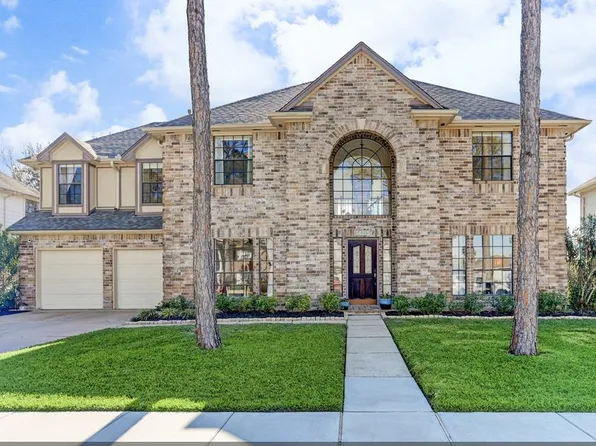 14215 Ragus Lake Dr, Sugar Land, TX 77498