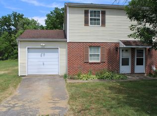 2772 Pineview Dr, York, PA 17408