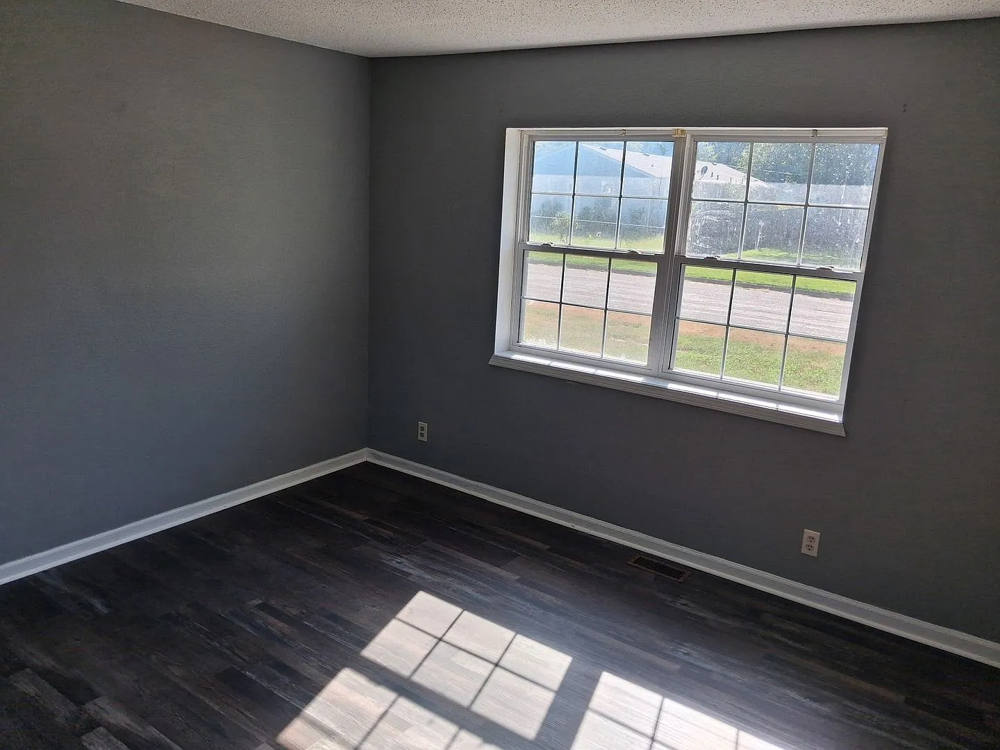 Comfortable Home in a Convenient Nevada Location — Photo 4
