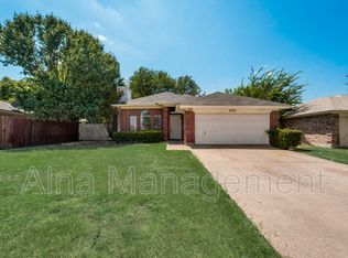 6802 Running Creek Dr, Arlington, TX 76001