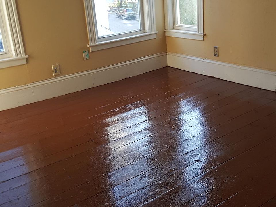 2nd image of 21 Bancroft St Floor 3