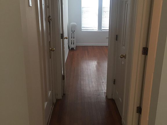 5th image of 677 1/2 W Wrightwood Ave APT 3N