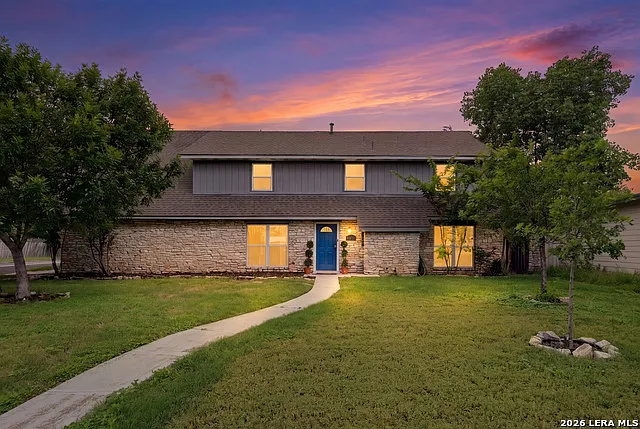 5 bed, 3.5 bath, 2362 sqft, $2,600 — Photo 1