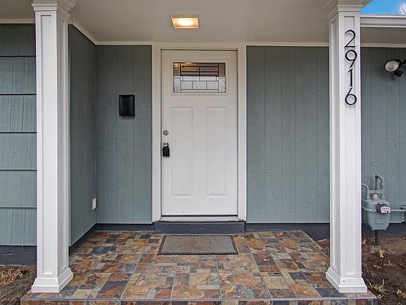 4th image of 2916 Hilltop Dr