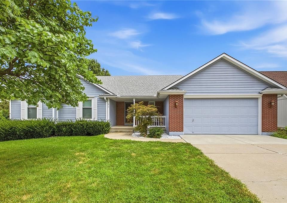 1st image of 813 SW Foxtail Dr