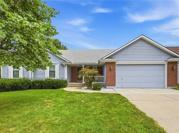 813 SW Foxtail Dr, Grain Valley, MO 64029