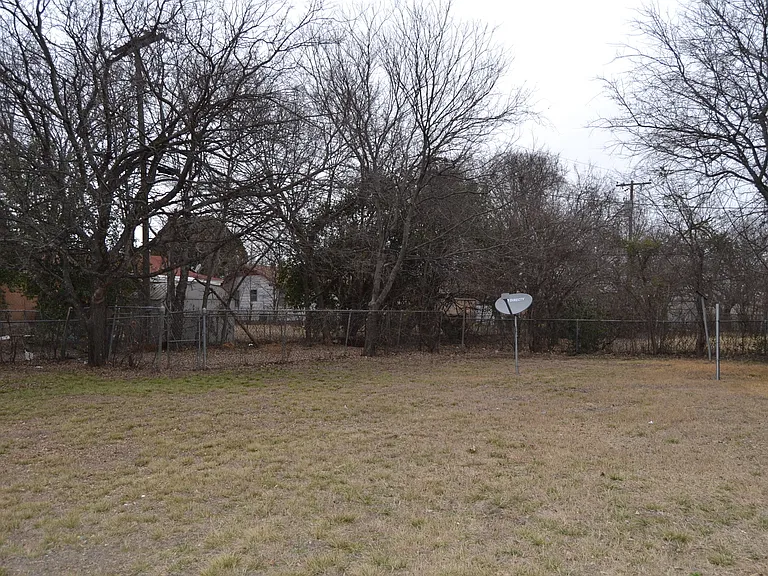 1323 Gardenia Ave — Photo 10