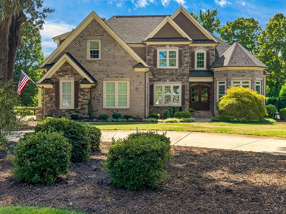1st image of 691 Hawthorne Pl