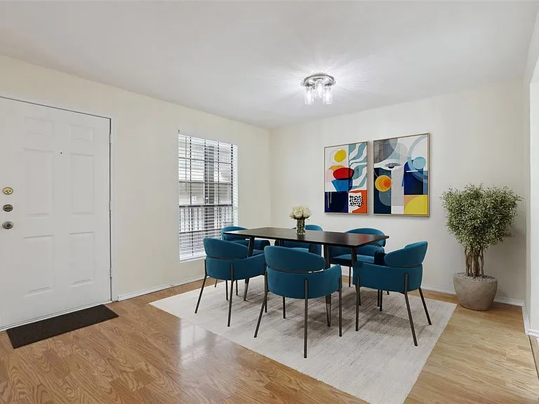 2401 Leon St #210 — Photo 5